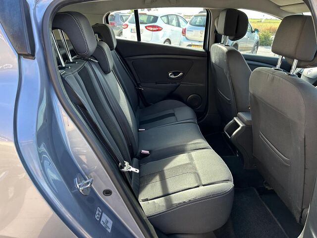 RENAULT MEGANE DYNAMIQUE 2.0 AUTO SPANISH LHD IN SPAIN 76000 MILES SUPERB 2008